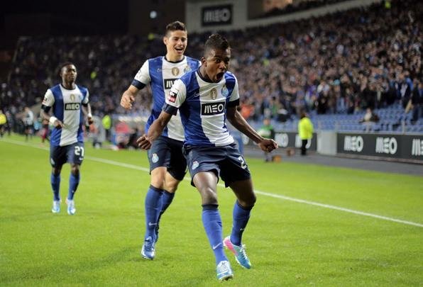 Adquirido pelo Porto por 5,1 milhes de euros, James marcou 32 gols em 108 partidas entre 2010 e 2013