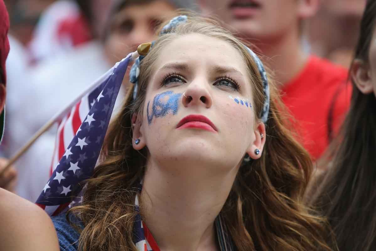 Torcida dos EUA lota estdio Soldier Field, em Chicago, para ver jogo da seleo na Copa