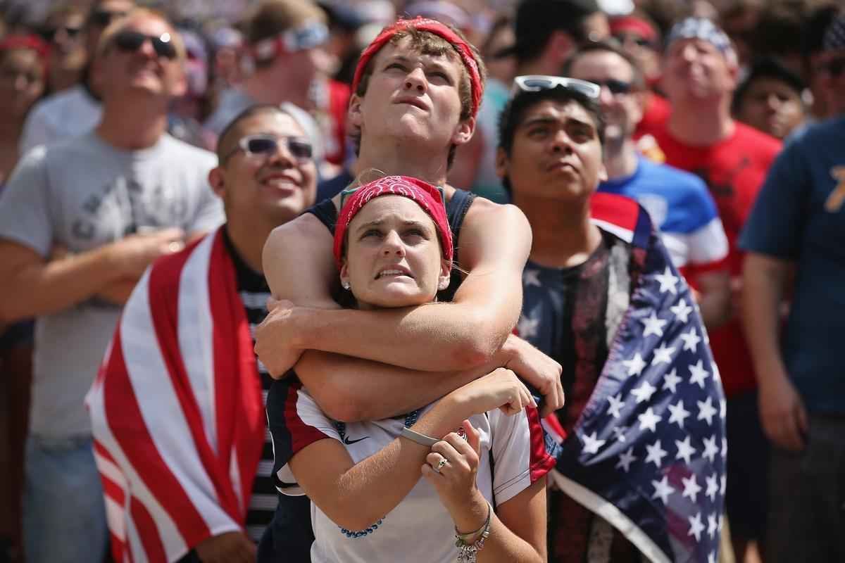 Torcida dos EUA lota estdio Soldier Field, em Chicago, para ver jogo da seleo na Copa