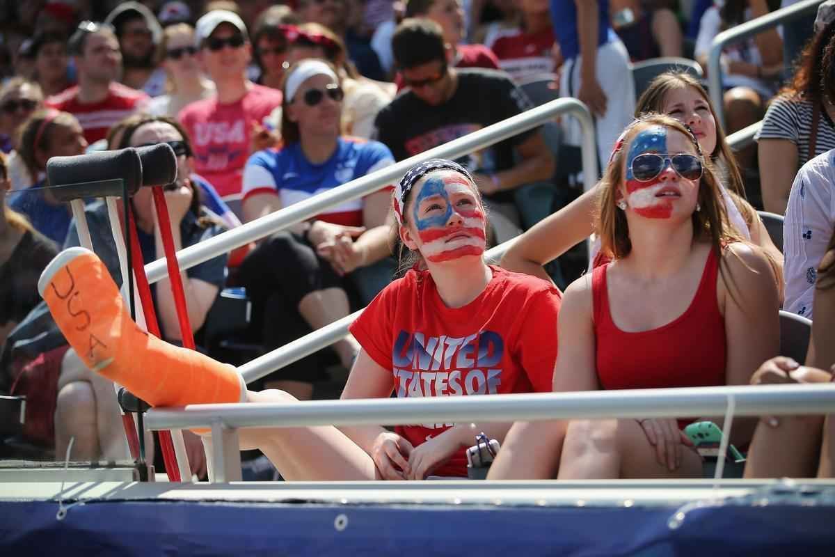 Torcida dos EUA lota estdio Soldier Field, em Chicago, para ver jogo da seleo na Copa