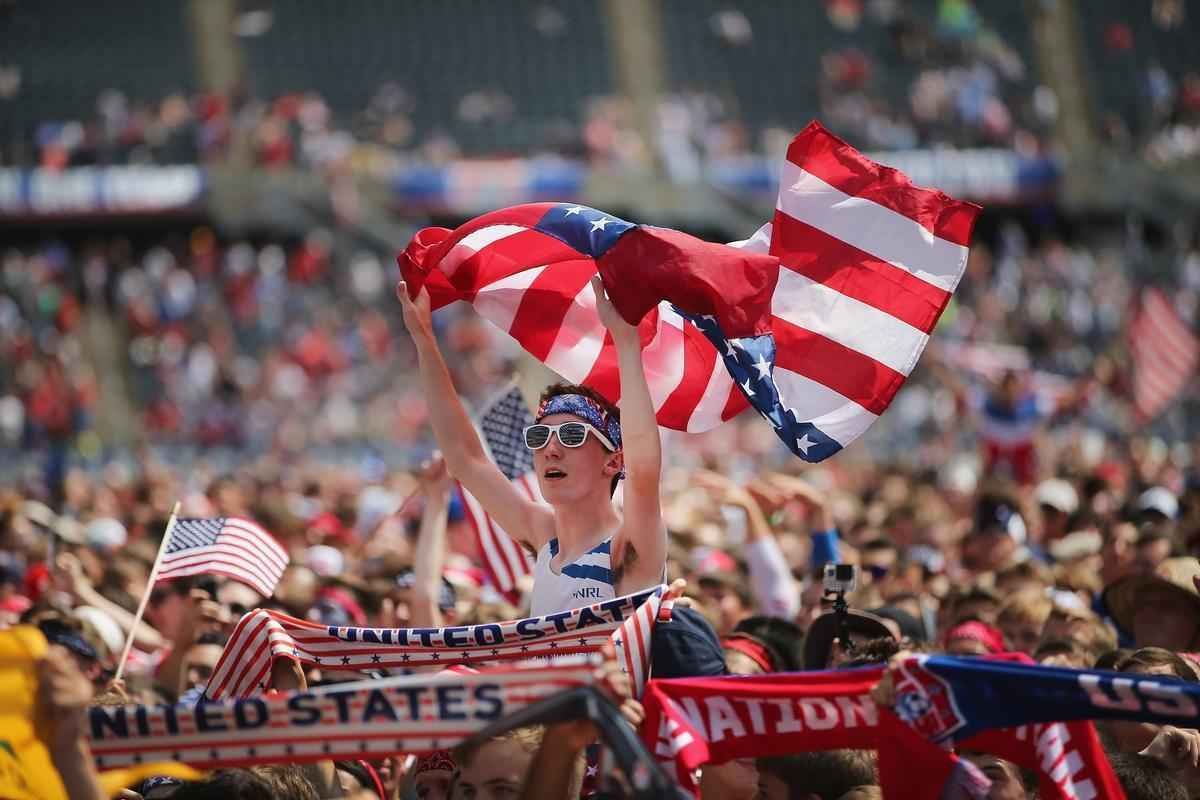 Torcida dos EUA lota estdio Soldier Field, em Chicago, para ver jogo da seleo na Copa