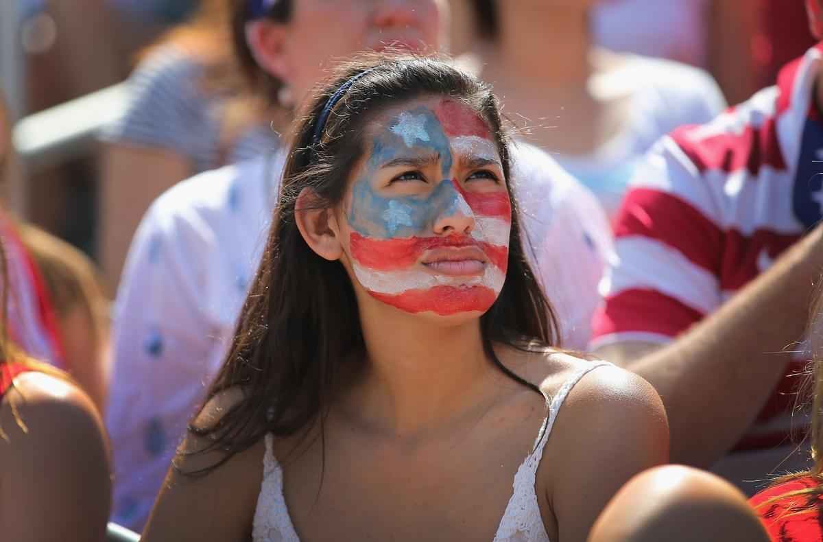 Torcida dos EUA lota estdio Soldier Field, em Chicago, para ver jogo da seleo na Copa