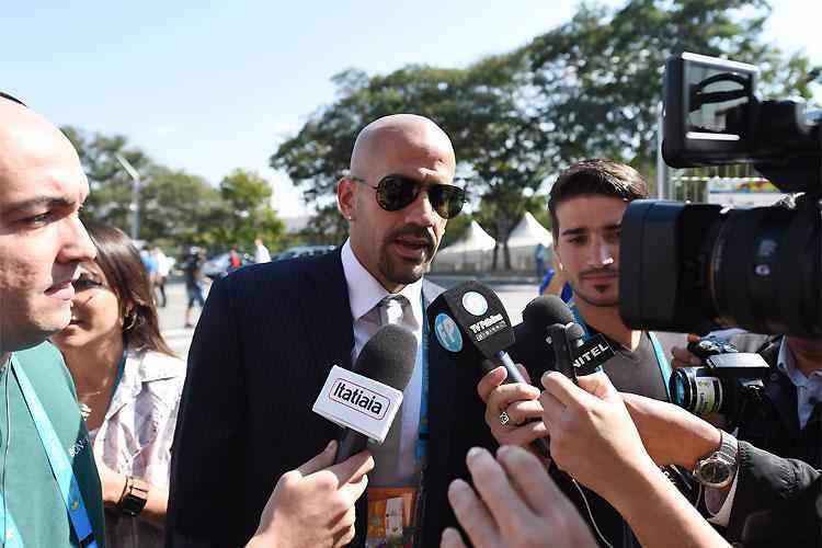 Ex-jogador da Argentina, Vern atua agora fora das quatro linhas