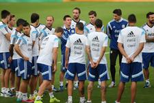 Time de Lionel Messi voltou aos treinos na Cidade do Galo, nesta quarta