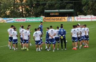 Comandados por Alejandro Sabella, os jogadores da Seleção Argentina voltaram aos treinos nesta quarta-feira, na Cidade do Galo, em Vespasiano