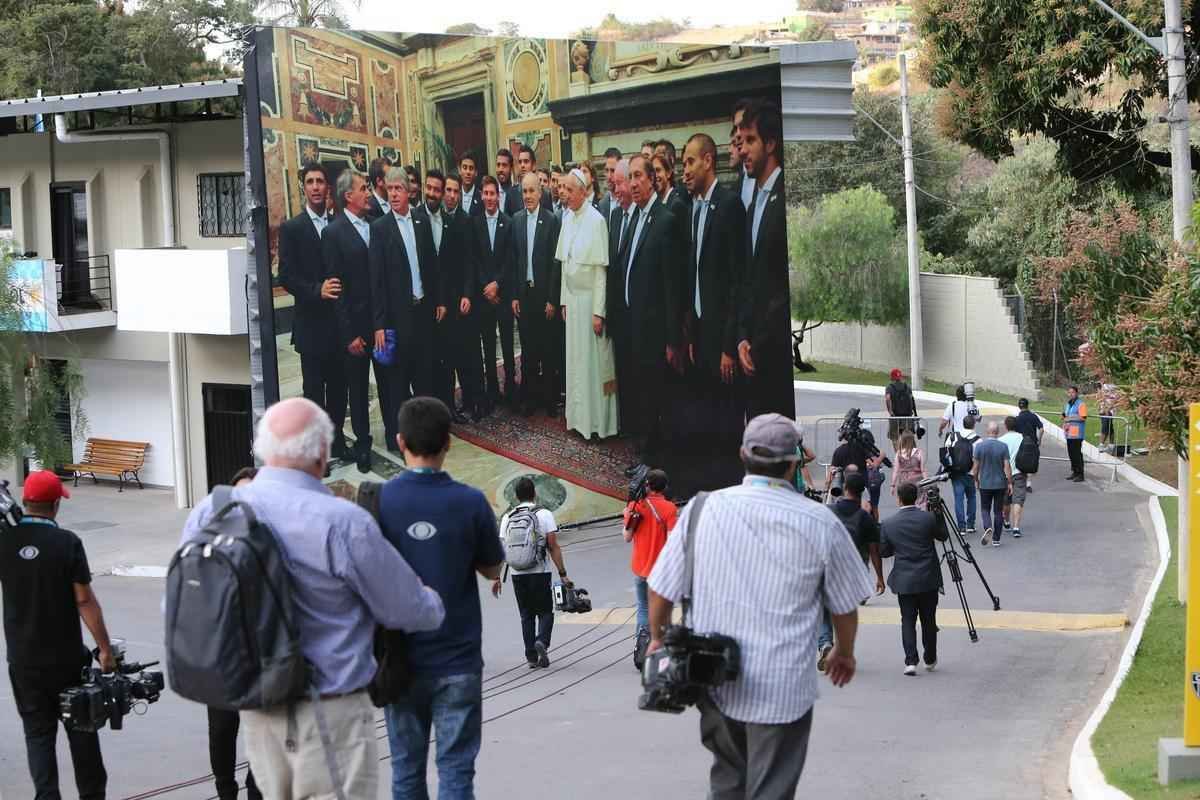 Comandados por Alejandro Sabella, os jogadores da Seleo Argentina voltaram aos treinos nesta quarta-feira, na Cidade do Galo, em Vespasiano