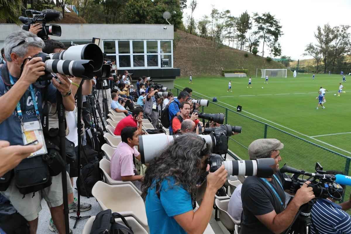 Comandados por Alejandro Sabella, os jogadores da Seleo Argentina voltaram aos treinos nesta quarta-feira, na Cidade do Galo, em Vespasiano