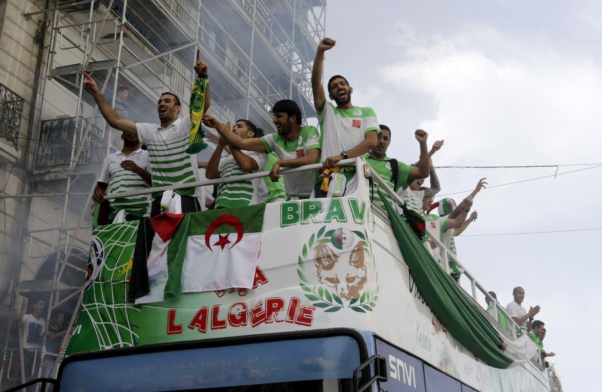 Seleo desembarcou em Argel, capital do pas, e reencontrou os torcedores