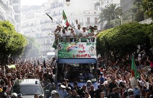 Seleção desembarcou em Argel, capital do país, e reencontrou os torcedores
