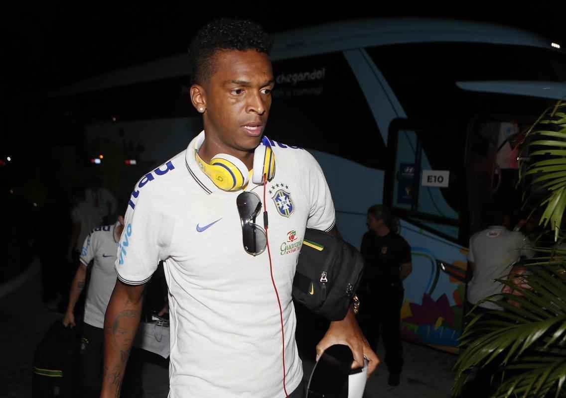 Imagens divulgadas pela CBF da chegada da Seleo Brasileira a Fortaleza