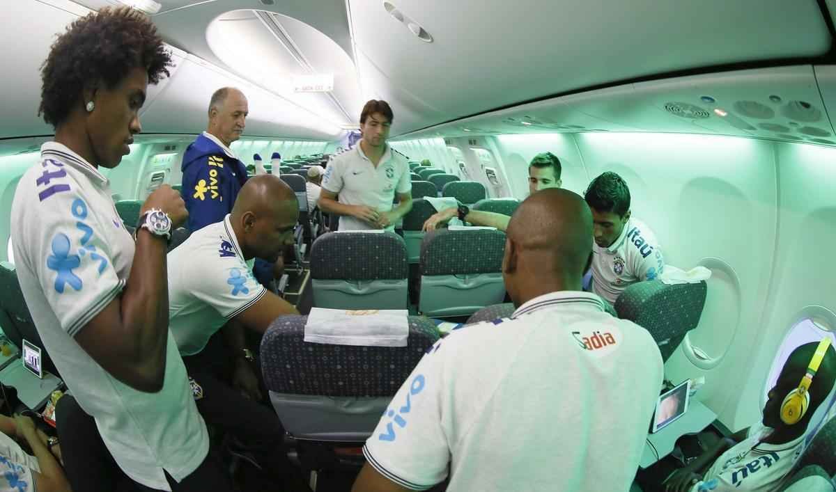 Imagens divulgadas pela CBF da chegada da Seleo Brasileira a Fortaleza
