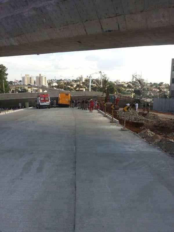 A Avenida Pedro I, onde desabou um viaduto na tarde desta quinta-feira, em Belo Horizonte,  uma via constantemente usada por selees nesta Copa do Mundo. Por ali j passaram algumas vezes, por exemplo, a Seleo Brasileira, antes e depois do confronto com o Chile pelas oitavas de final, e a Seleo Argentina, que est hospedada na Cidade do Galo, em Vespasiano. 