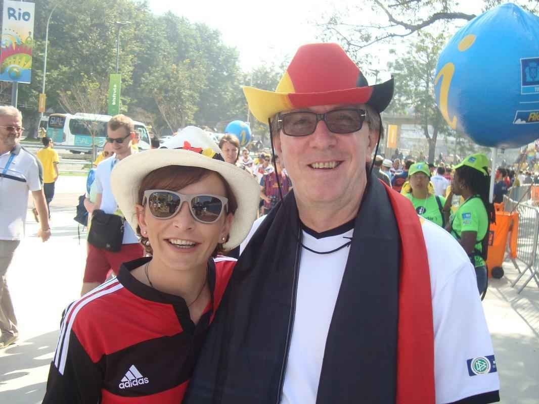 Torcedores de todas as nacionalidades na chegada ao Maracan