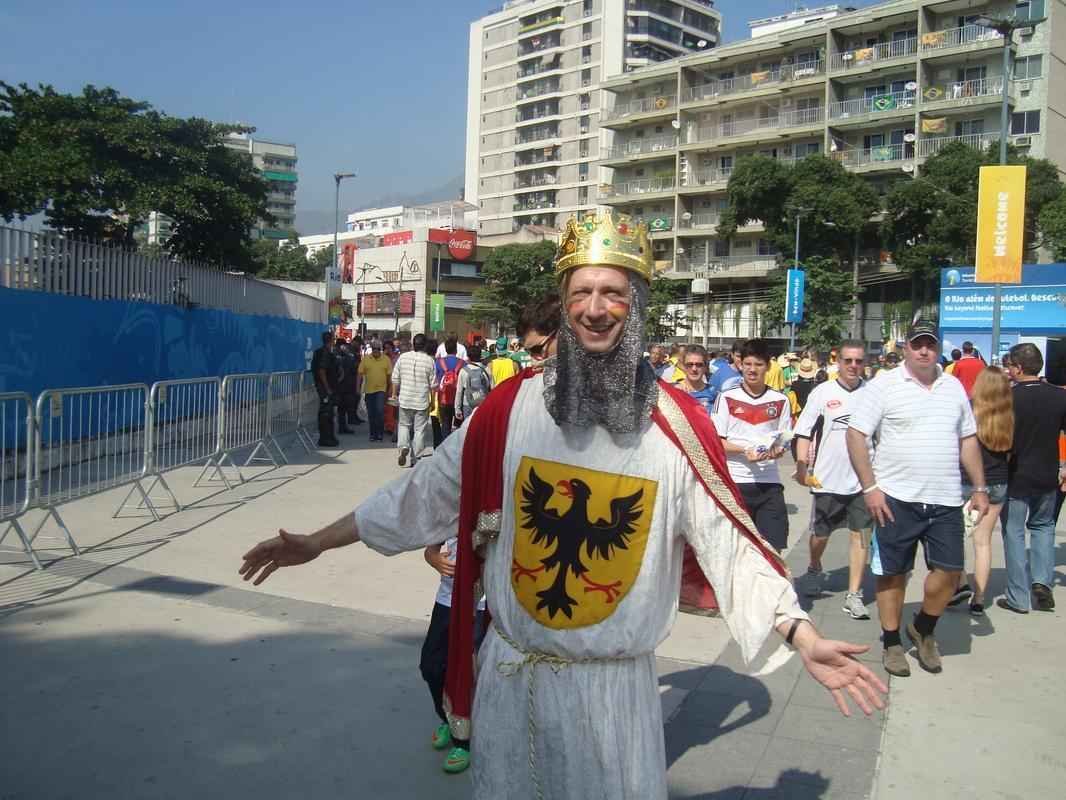 Torcedores de todas as nacionalidades na chegada ao Maracan