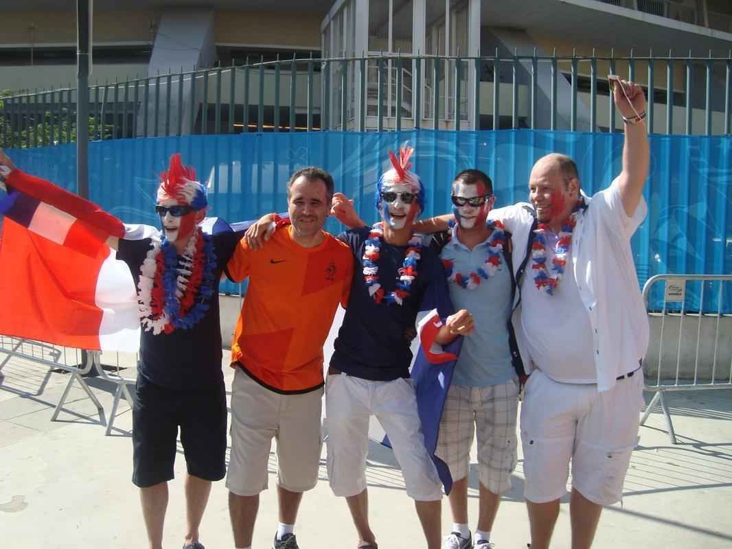 Torcedores de todas as nacionalidades na chegada ao Maracan