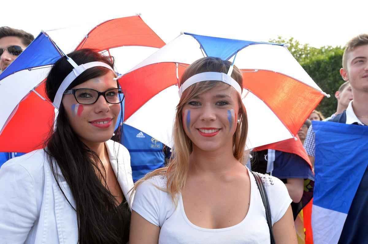 Imagens de torcedores nas ruas de Paris