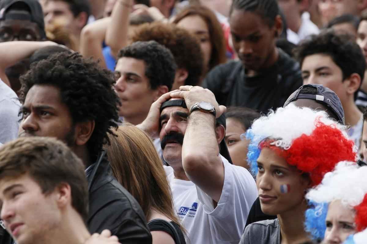 Imagens de torcedores nas ruas de Paris