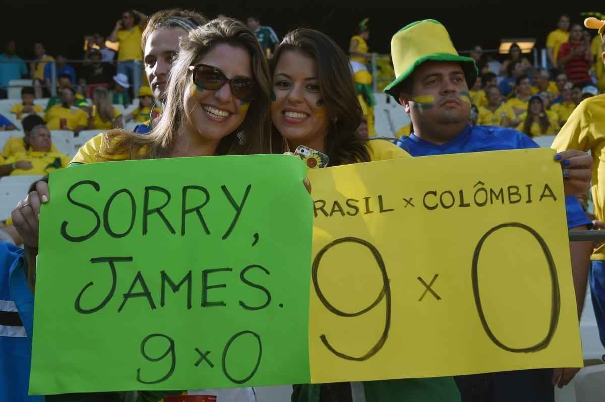 Belas mulheres curtiram a festa em Fortaleza e deixaram o estdio Castelo mais bonito