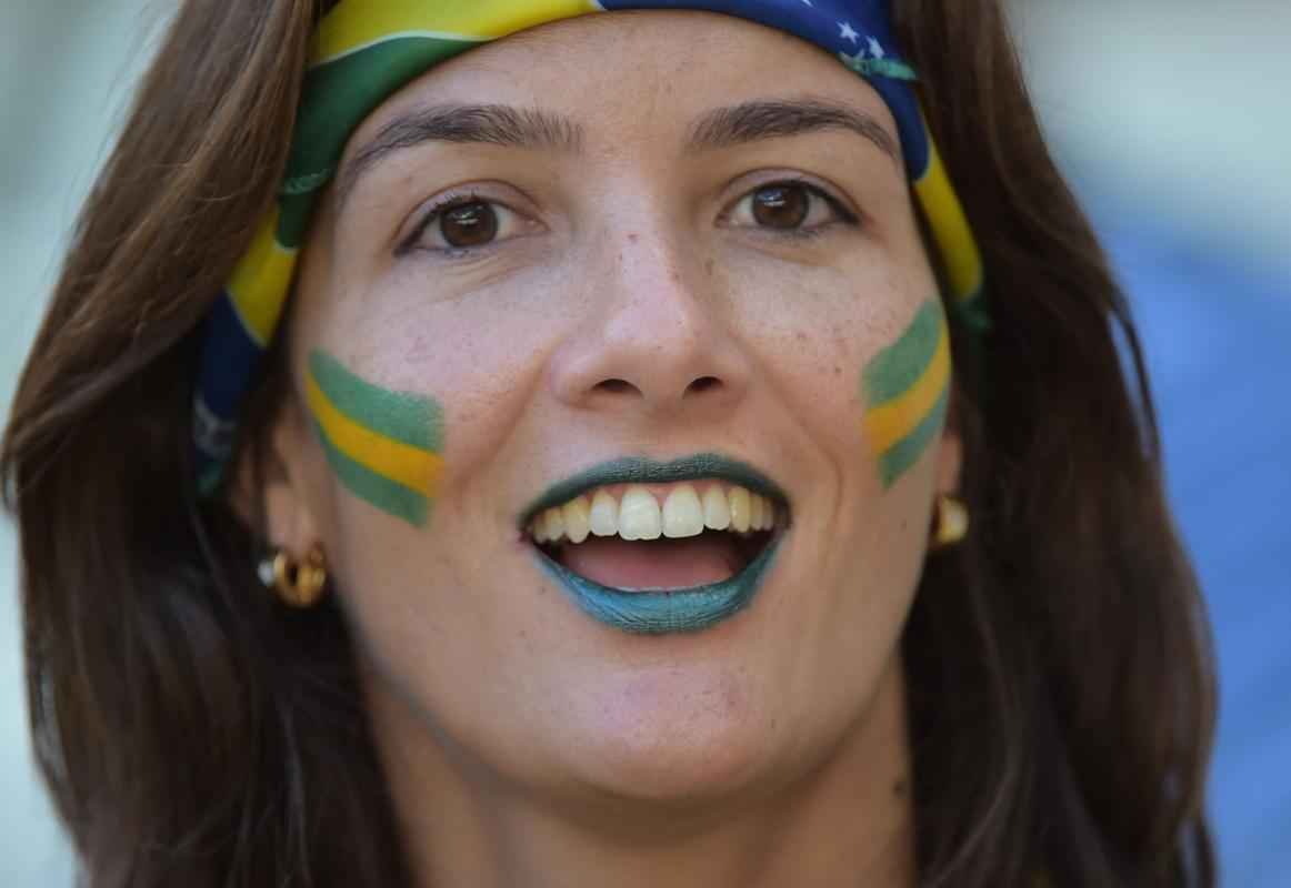 Belas mulheres curtiram a festa em Fortaleza e deixaram o estdio Castelo mais bonito