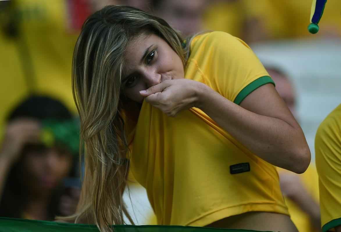 Belas mulheres curtiram a festa em Fortaleza e deixaram o estdio Castelo mais bonito