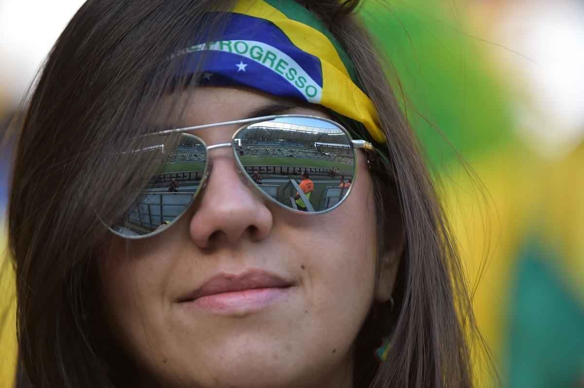 Belas mulheres curtiram a festa em Fortaleza e deixaram o estdio Castelo mais bonito