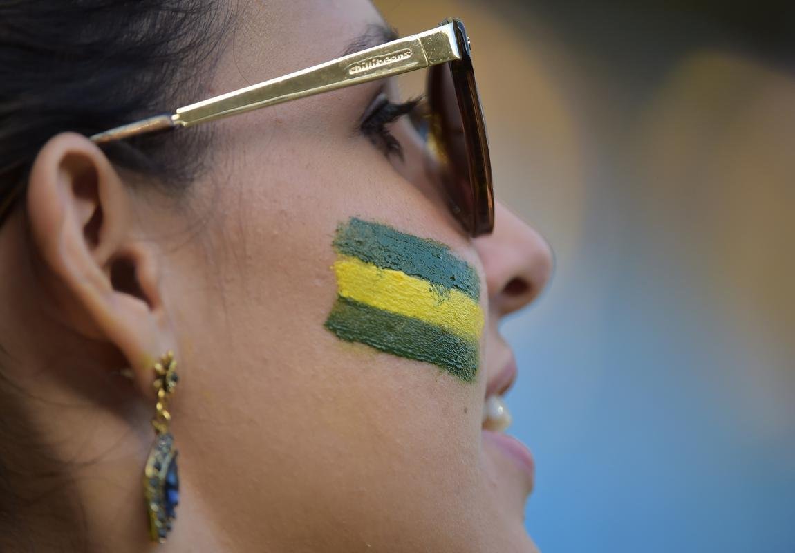 Belas mulheres curtiram a festa em Fortaleza e deixaram o estdio Castelo mais bonito