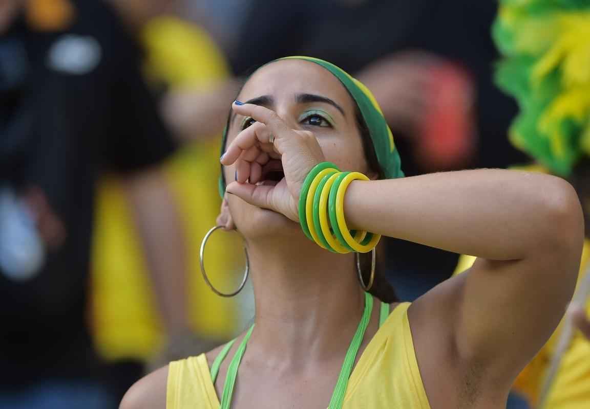 Belas mulheres curtiram a festa em Fortaleza e deixaram o estdio Castelo mais bonito