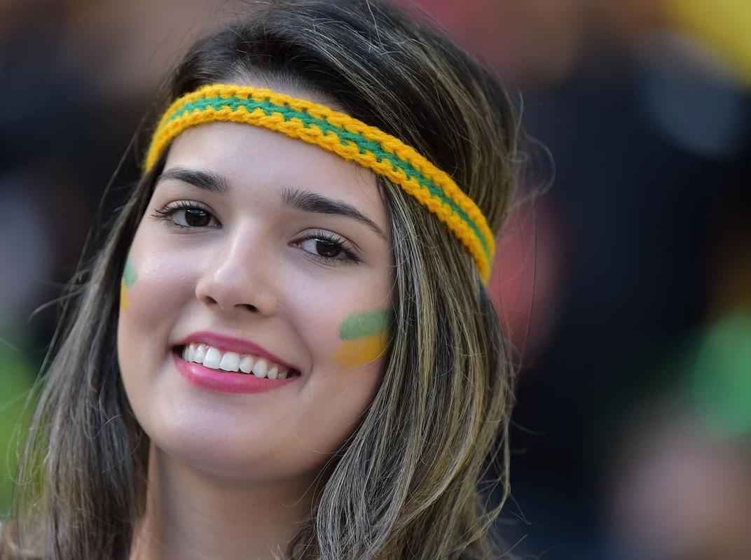 Belas mulheres curtiram a festa em Fortaleza e deixaram o estdio Castelo mais bonito