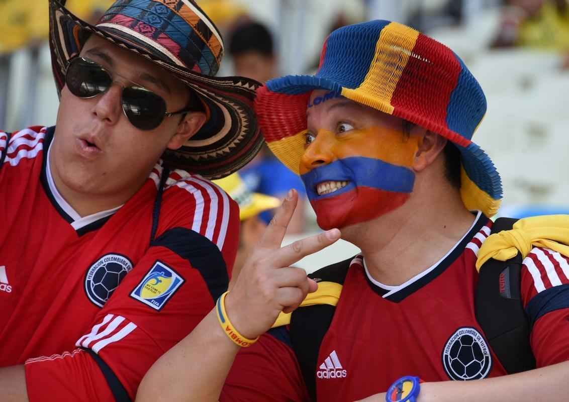 Com irreverncia das torcidas de Brasil e Colmbia, musas nas arquibancadas e 'Hulks reais e em miniatura', torcedores se ajeitam no Castelo para acompanhar o duelo das quartas de final. 