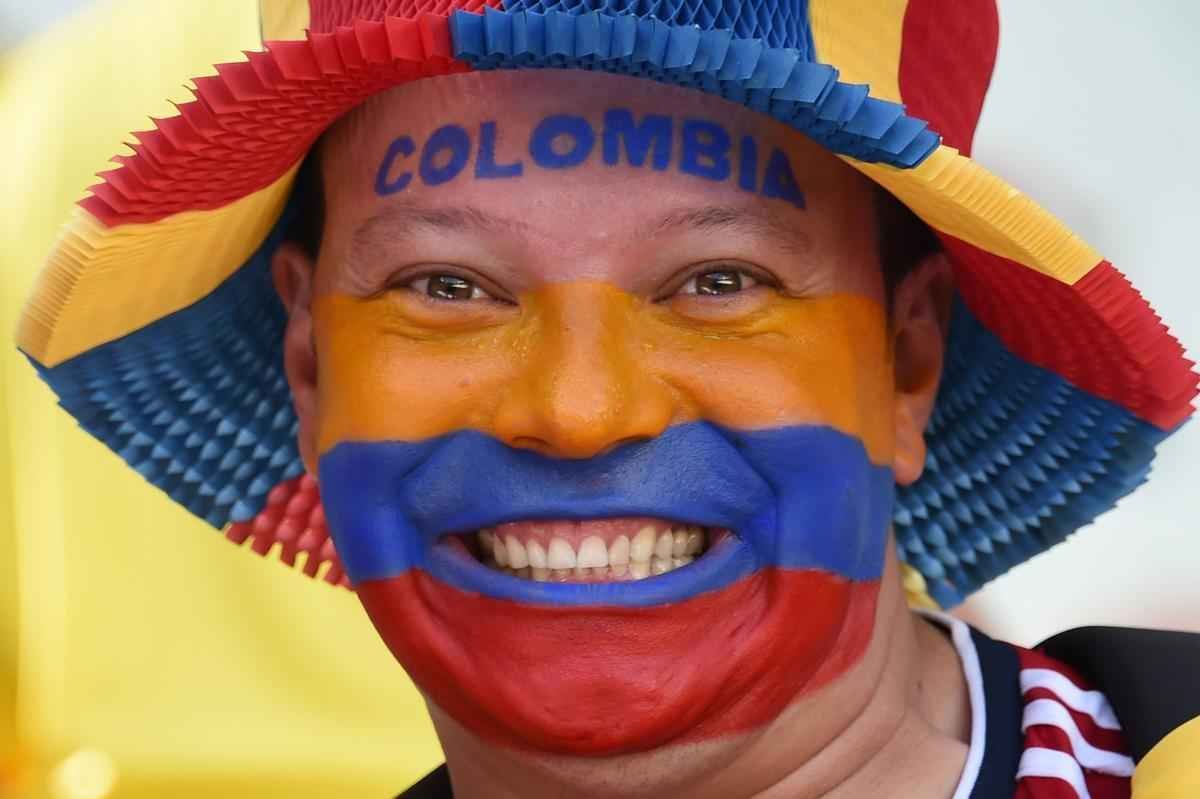 Com irreverncia das torcidas de Brasil e Colmbia, musas nas arquibancadas e 'Hulks reais e em miniatura', torcedores se ajeitam no Castelo para acompanhar o duelo das quartas de final. 