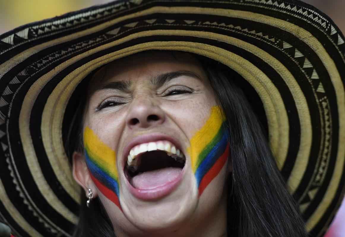 Com irreverncia das torcidas de Brasil e Colmbia, musas nas arquibancadas e 'Hulks reais e em miniatura', torcedores se ajeitam no Castelo para acompanhar o duelo das quartas de final. 