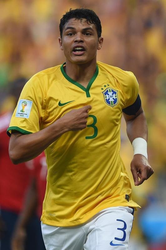 Imagens do gol do zagueiro brasileiro Thiago Silva sobre a Colmbia por todos os ngulos no Castelo