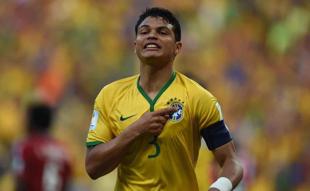 Imagens do gol do zagueiro brasileiro Thiago Silva sobre a Colmbia por todos os ngulos no Castelo