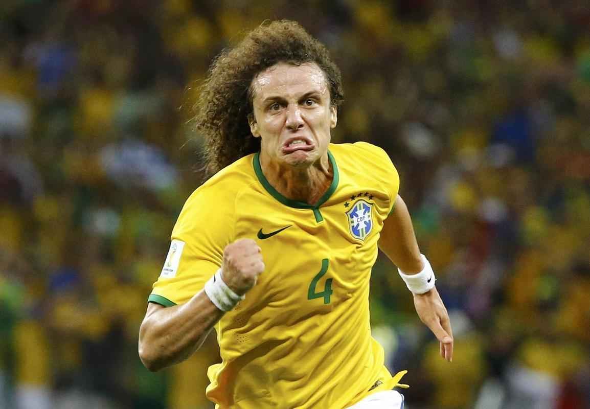 Zagueiro David Luiz marcou um belo gol de falta sobre a Colmbia, nesta sexta
