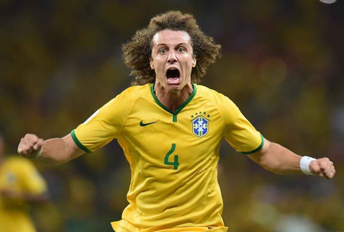 Zagueiro David Luiz marcou um belo gol de falta sobre a Colmbia, nesta sexta