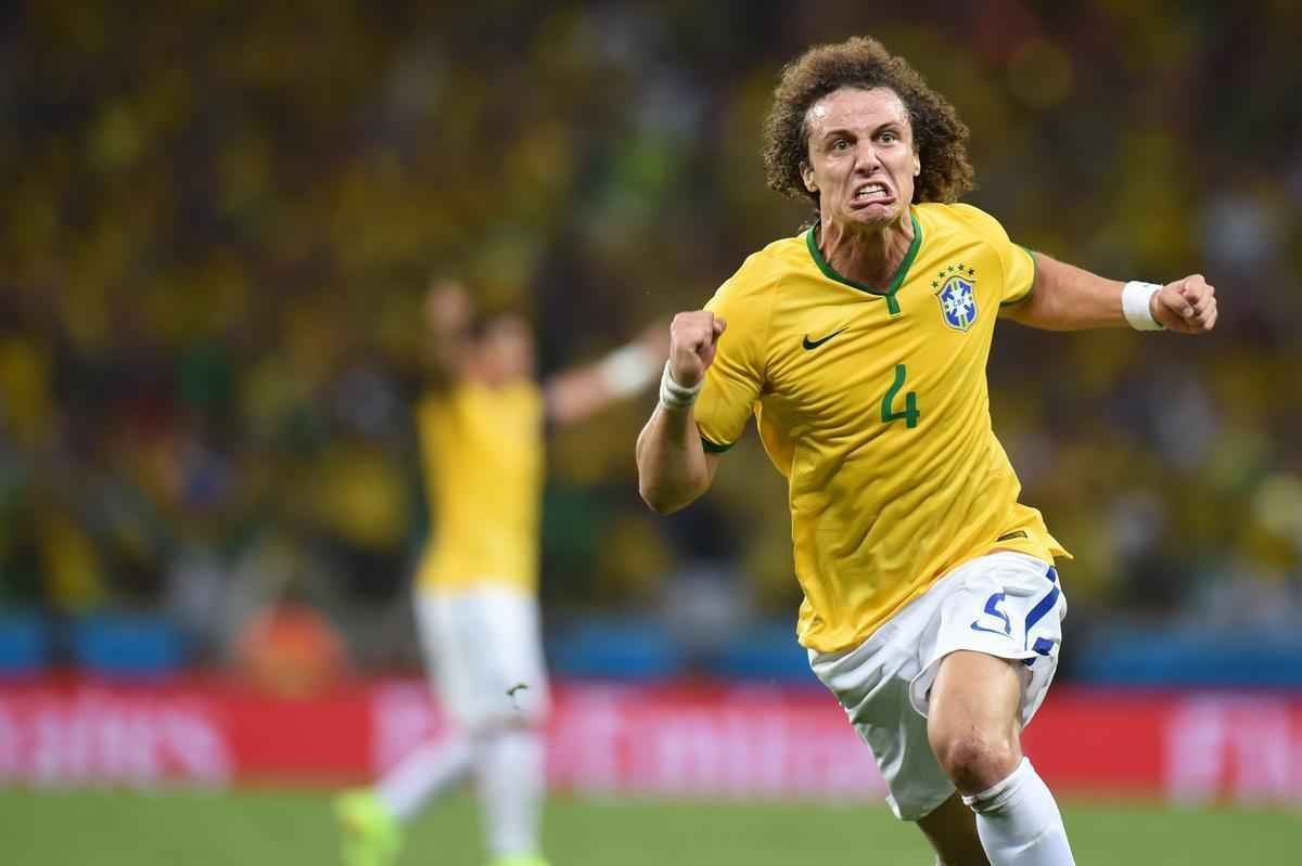 Zagueiro David Luiz marcou um belo gol de falta sobre a Colmbia, nesta sexta