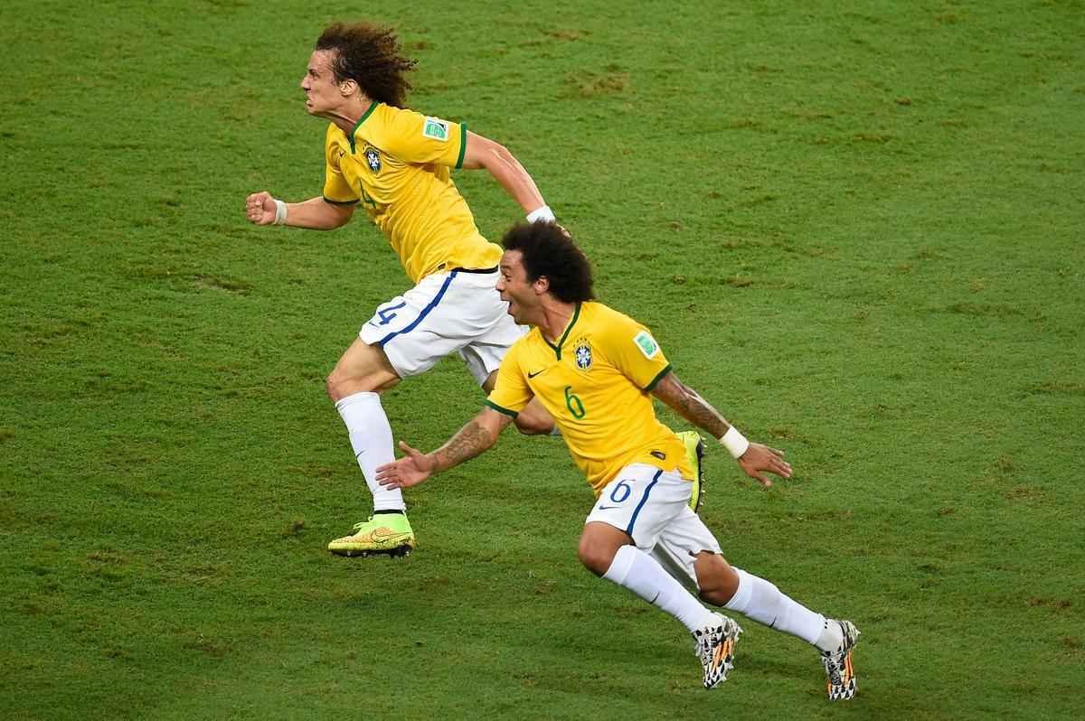 Zagueiro David Luiz marcou um belo gol de falta sobre a Colmbia, nesta sexta