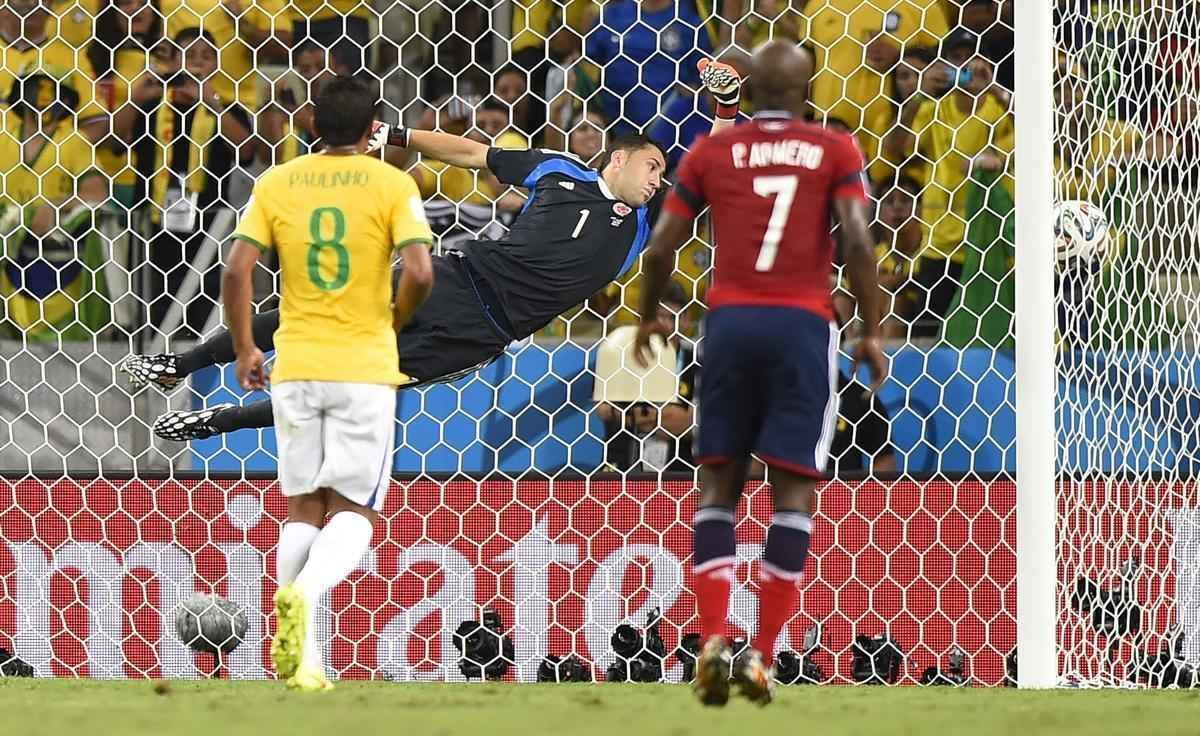 Zagueiro David Luiz marcou um belo gol de falta sobre a Colmbia, nesta sexta