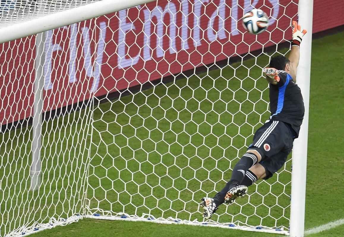 Zagueiro David Luiz marcou um belo gol de falta sobre a Colmbia, nesta sexta