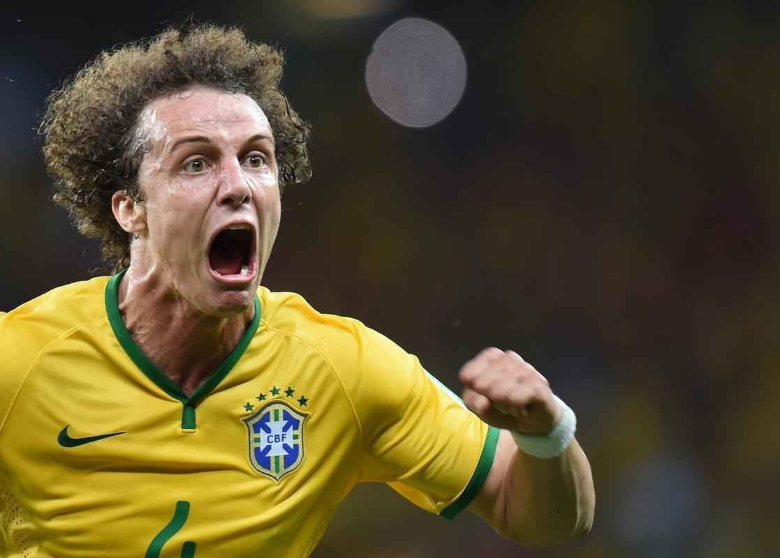 Zagueiro David Luiz marcou um belo gol de falta sobre a Colmbia, nesta sexta