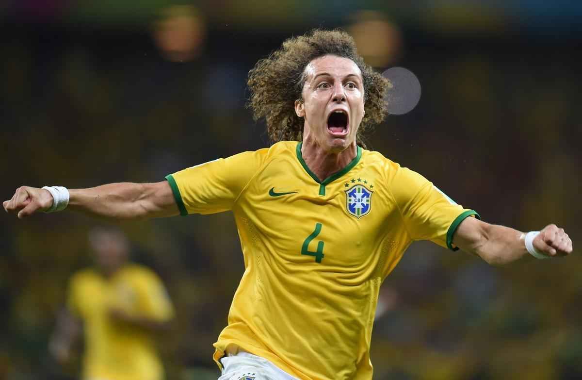 Zagueiro David Luiz marcou um belo gol de falta sobre a Colmbia, nesta sexta