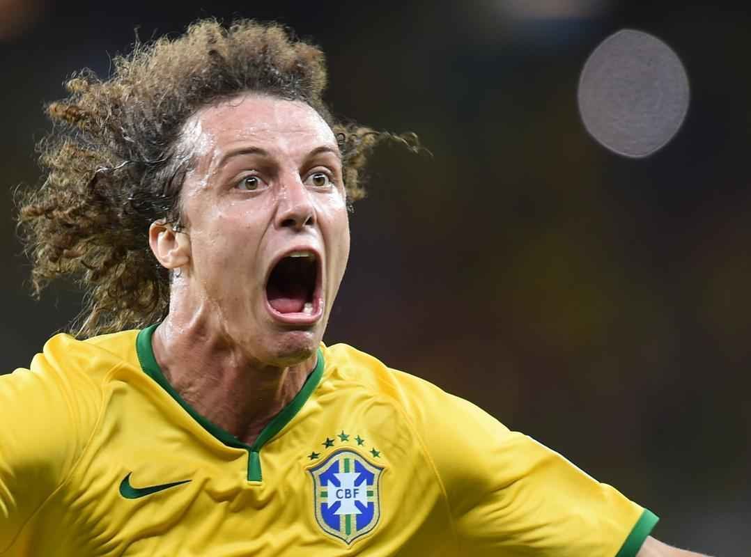 Zagueiro David Luiz marcou um belo gol de falta sobre a Colmbia, nesta sexta