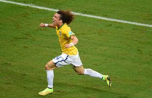 Zagueiro David Luiz marcou um belo gol de falta sobre a Colmbia, nesta sexta