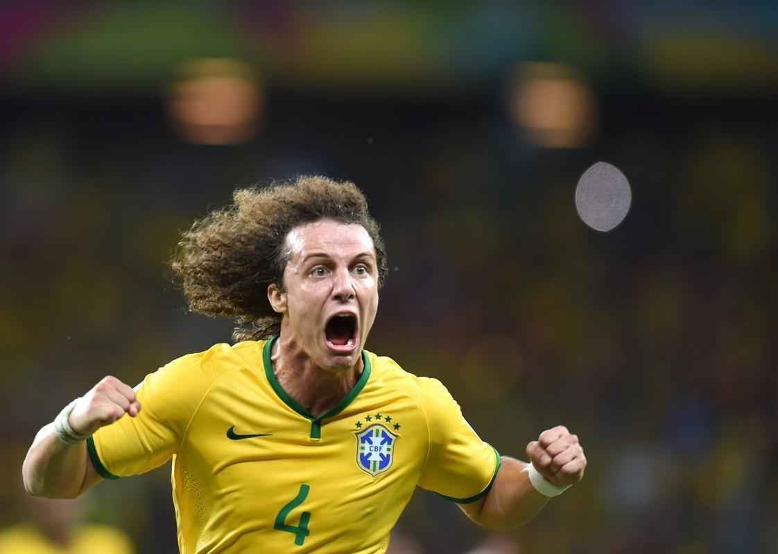Zagueiro David Luiz marcou um belo gol de falta sobre a Colmbia, nesta sexta
