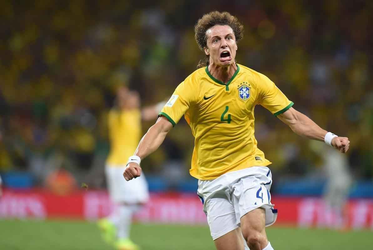 Zagueiro David Luiz marcou um belo gol de falta sobre a Colmbia, nesta sexta