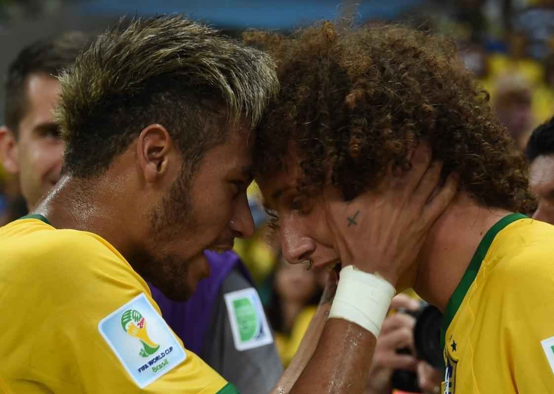 Zagueiro David Luiz marcou um belo gol de falta sobre a Colmbia, nesta sexta