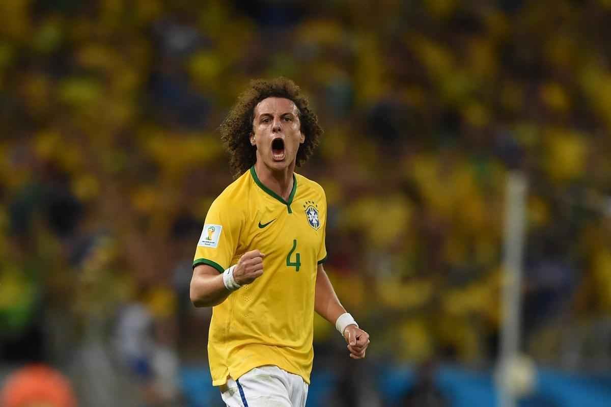 Zagueiro David Luiz marcou um belo gol de falta sobre a Colmbia, nesta sexta