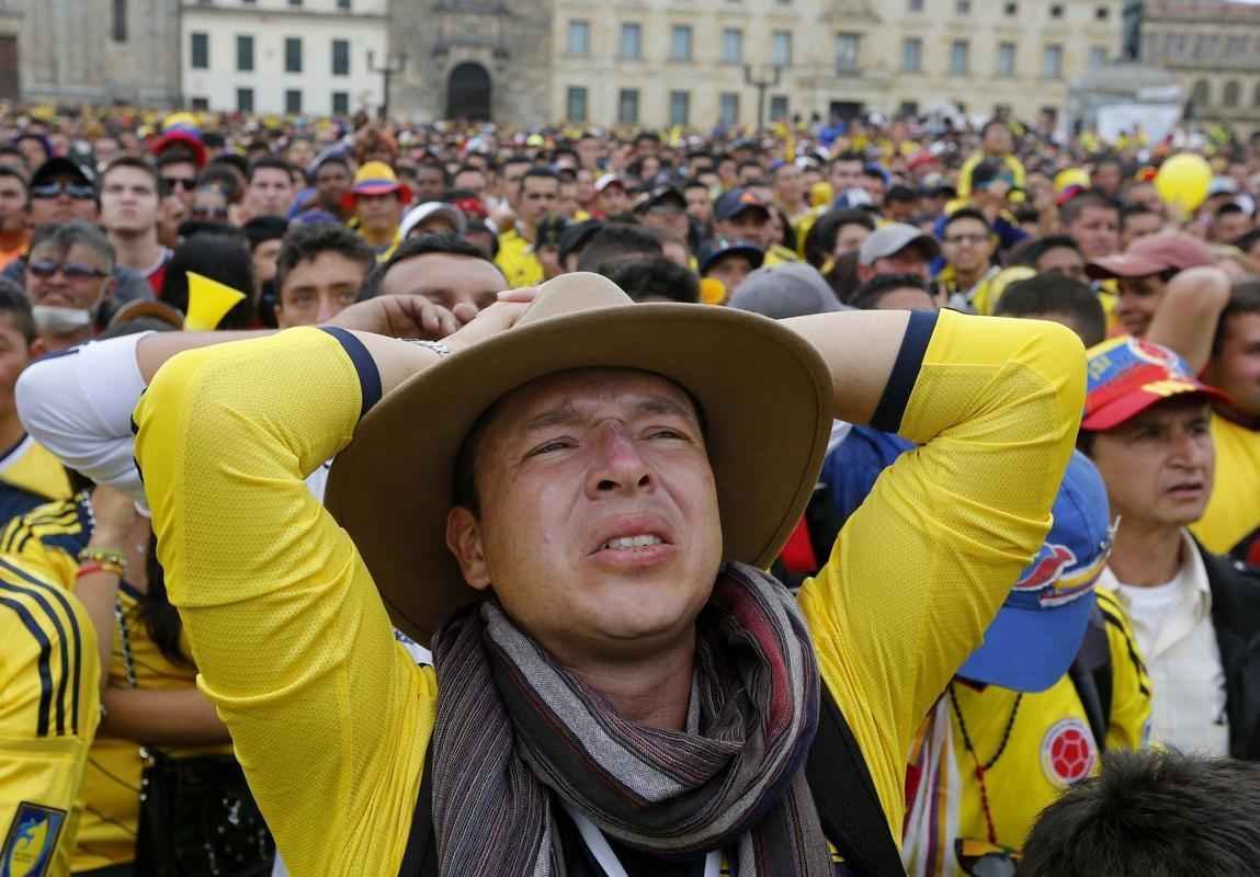 Os colombianos compareceram s ruas de Bogot para torcer pela equipe no confronto contra o Brasil, pelas quartas de final da Copa do Mundo. O resultado, porm, no foi o esperado: 2 a 1 a favor os anfitries. Apesar da eliminao, a Colmbia registrou sua melhor campanha na histria do Mundial.