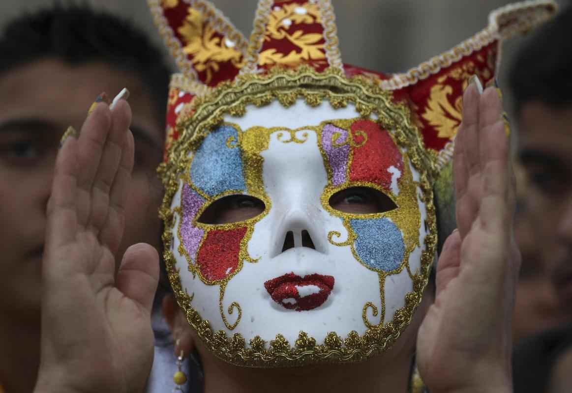 Os colombianos compareceram s ruas de Bogot para torcer pela equipe no confronto contra o Brasil, pelas quartas de final da Copa do Mundo. O resultado, porm, no foi o esperado: 2 a 1 a favor os anfitries. Apesar da eliminao, a Colmbia registrou sua melhor campanha na histria do Mundial.
