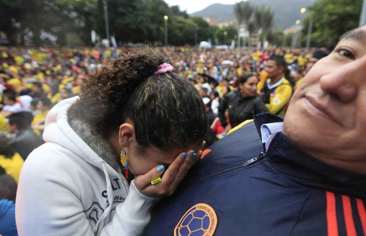 Os colombianos compareceram s ruas de Bogot para torcer pela equipe no confronto contra o Brasil, pelas quartas de final da Copa do Mundo. O resultado, porm, no foi o esperado: 2 a 1 a favor os anfitries. Apesar da eliminao, a Colmbia registrou sua melhor campanha na histria do Mundial.
